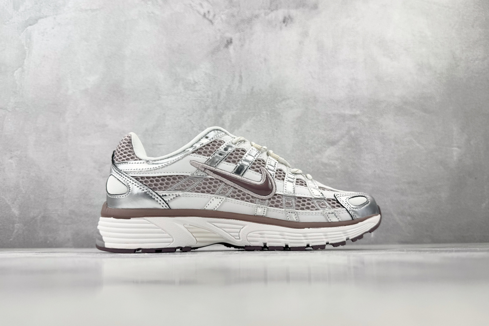 HN Nike P-6000 银白 货号：IB4019-019 尺码：36 36.5 37 38.5 39 40 40.
