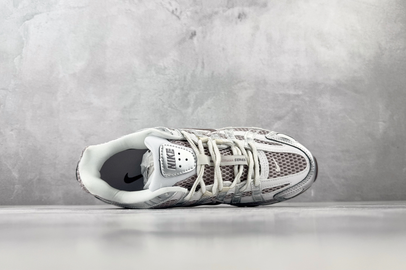 HN Nike P-6000 银白 货号：IB4019-019 尺码：36 36.5 37 38.5 39 40 40.
