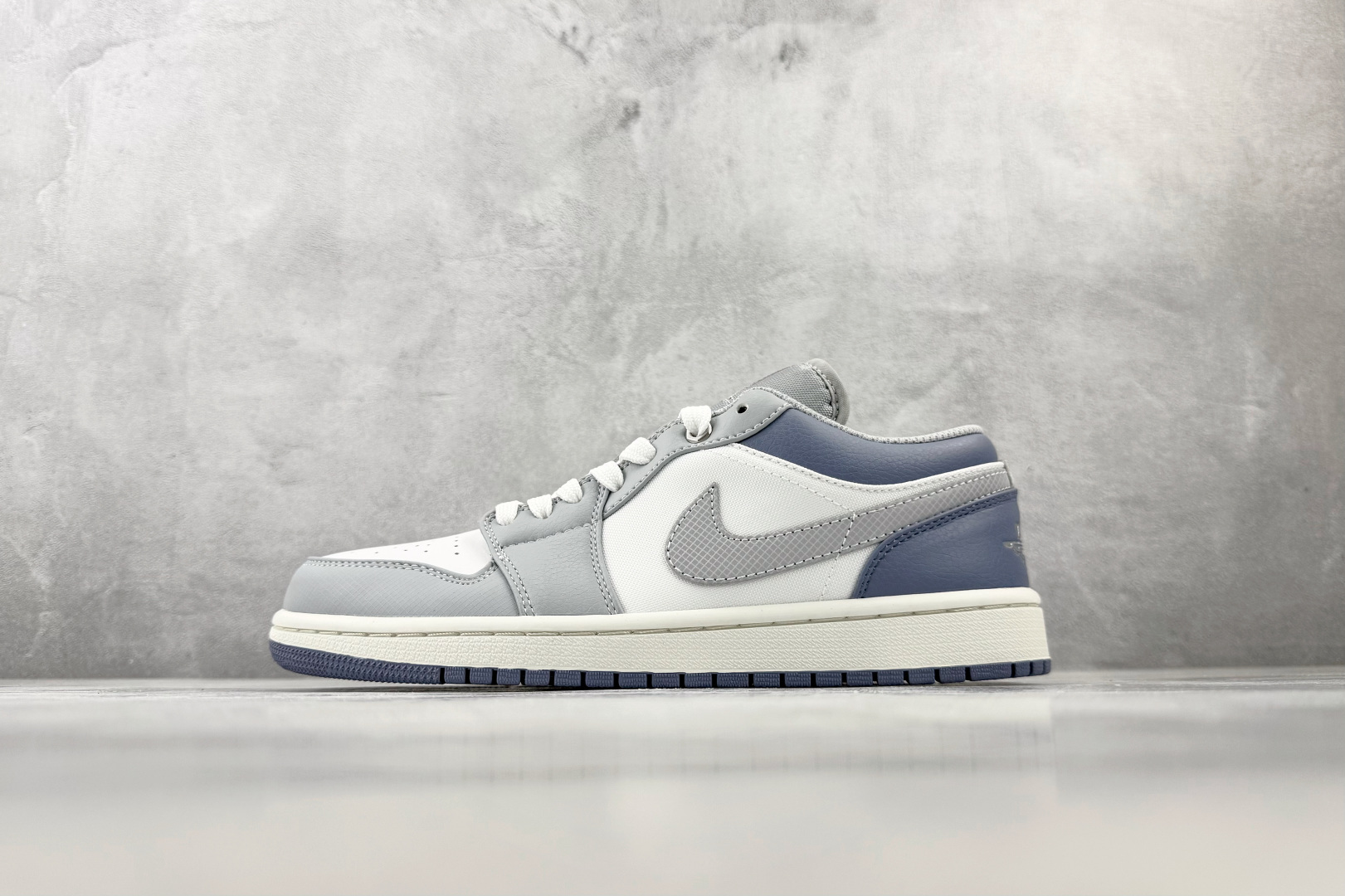 K2 Jordan Air Jordan 1 白银色 货号：IX5003-101 尺码：36 36.5 37.5 38 