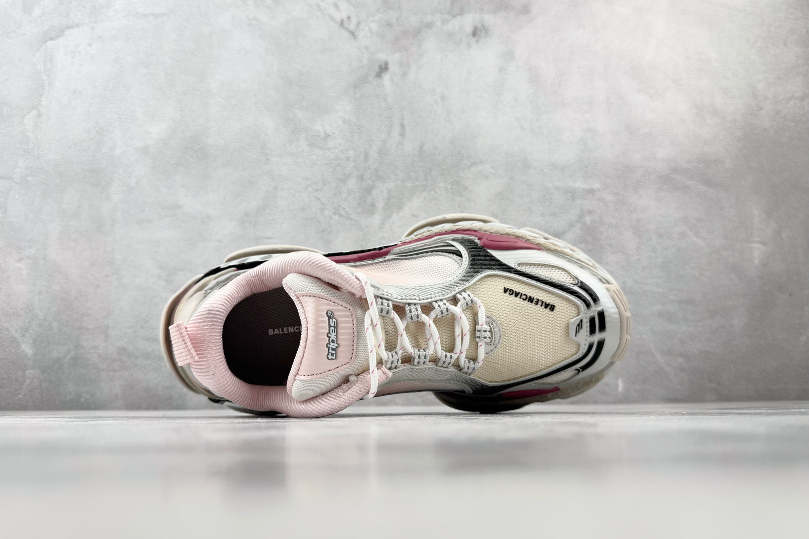 FK Balenciaga巴黎世家 Triple S .2 Gradient 粉紫色 货号:WTR2G6800 尺码:3 FK Balenciaga巴黎世家 Triple S .2 Gradient 粉紫色 货号:WTR2G6800 尺码:3