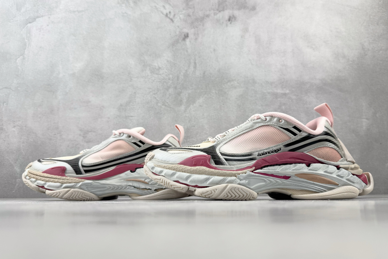 FK Balenciaga巴黎世家 Triple S .2 Gradient 粉紫色 货号:WTR2G6800 尺码:3 FK Balenciaga巴黎世家 Triple S .2 Gradient 粉紫色 货号:WTR2G6800 尺码:3