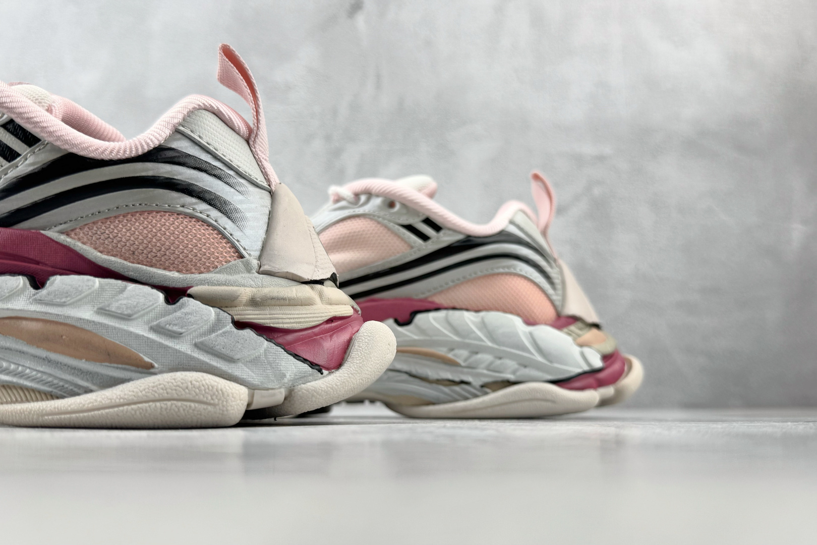 FK Balenciaga巴黎世家 Triple S .2 Gradient 粉紫色 货号:WTR2G6800 尺码:3 FK Balenciaga巴黎世家 Triple S .2 Gradient 粉紫色 货号:WTR2G6800 尺码:3