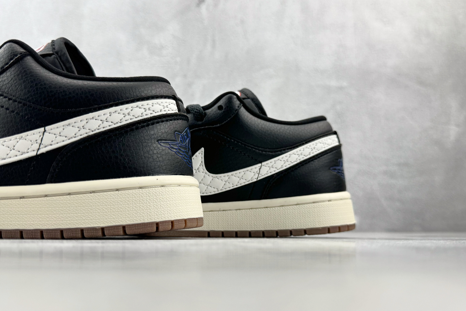 K2 Jordan Air Jordan 1 SE 黑白 货号:IO2047-001 尺码:36 36.5 37.5 3 K2 Jordan Air Jordan 1 SE 黑白 货号:IO2047-001 尺码:36 36.5 37.5 3