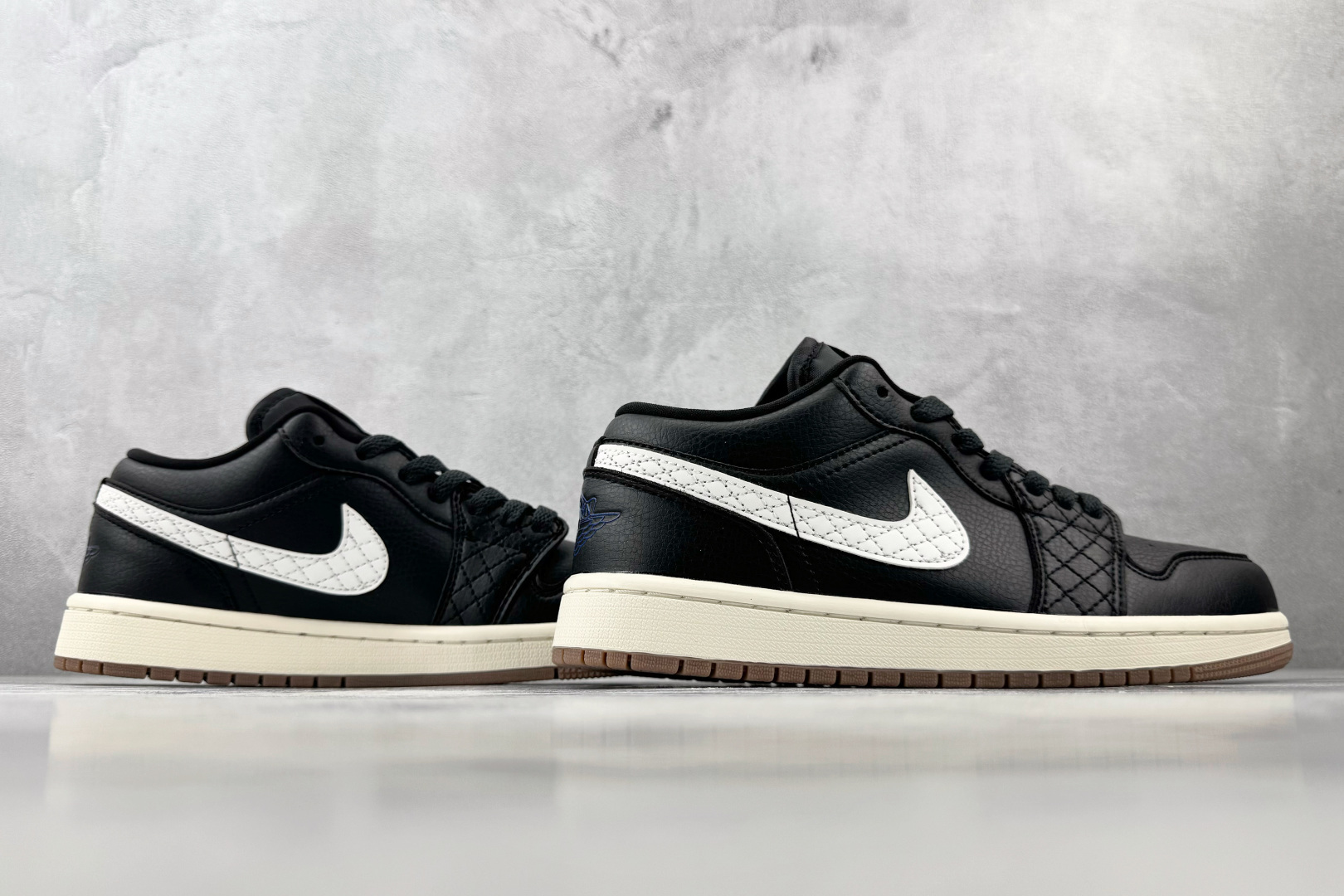 K2 Jordan Air Jordan 1 SE 黑白 货号:IO2047-001 尺码:36 36.5 37.5 3 K2 Jordan Air Jordan 1 SE 黑白 货号:IO2047-001 尺码:36 36.5 37.5 3