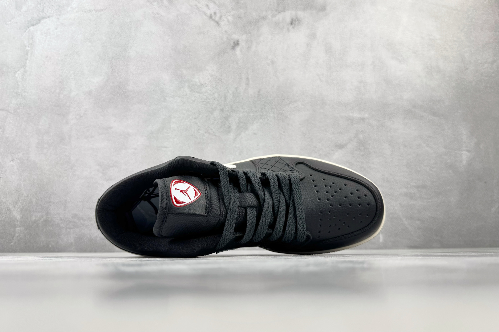 K2 Jordan Air Jordan 1 SE 黑白 货号:IO2047-001 尺码:36 36.5 37.5 3 K2 Jordan Air Jordan 1 SE 黑白 货号:IO2047-001 尺码:36 36.5 37.5 3