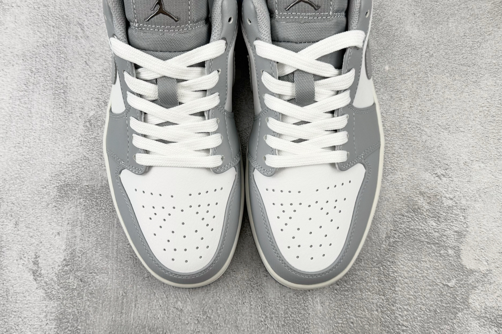 K2 Jordan Air Jordan 1 白银色 货号：IX5003-101 尺码：36 36.5 37.5 38 