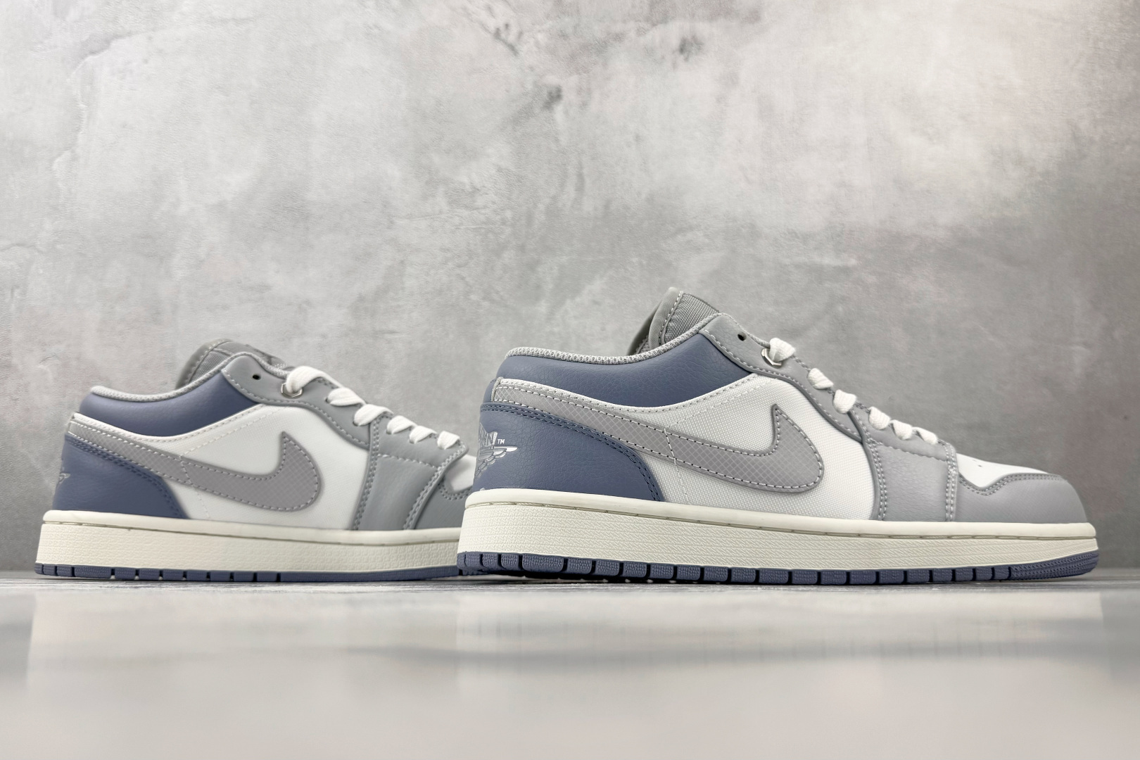 K2 Jordan Air Jordan 1 白银色 货号：IX5003-101 尺码：36 36.5 37.5 38 