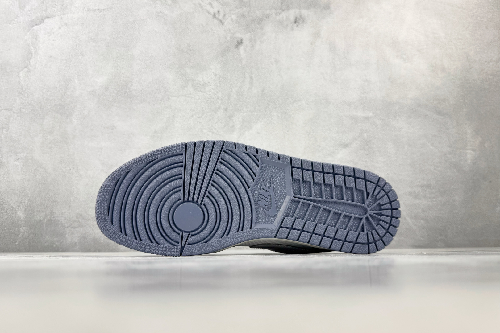 K2 Jordan Air Jordan 1 白银色 货号：IX5003-101 尺码：36 36.5 37.5 38 