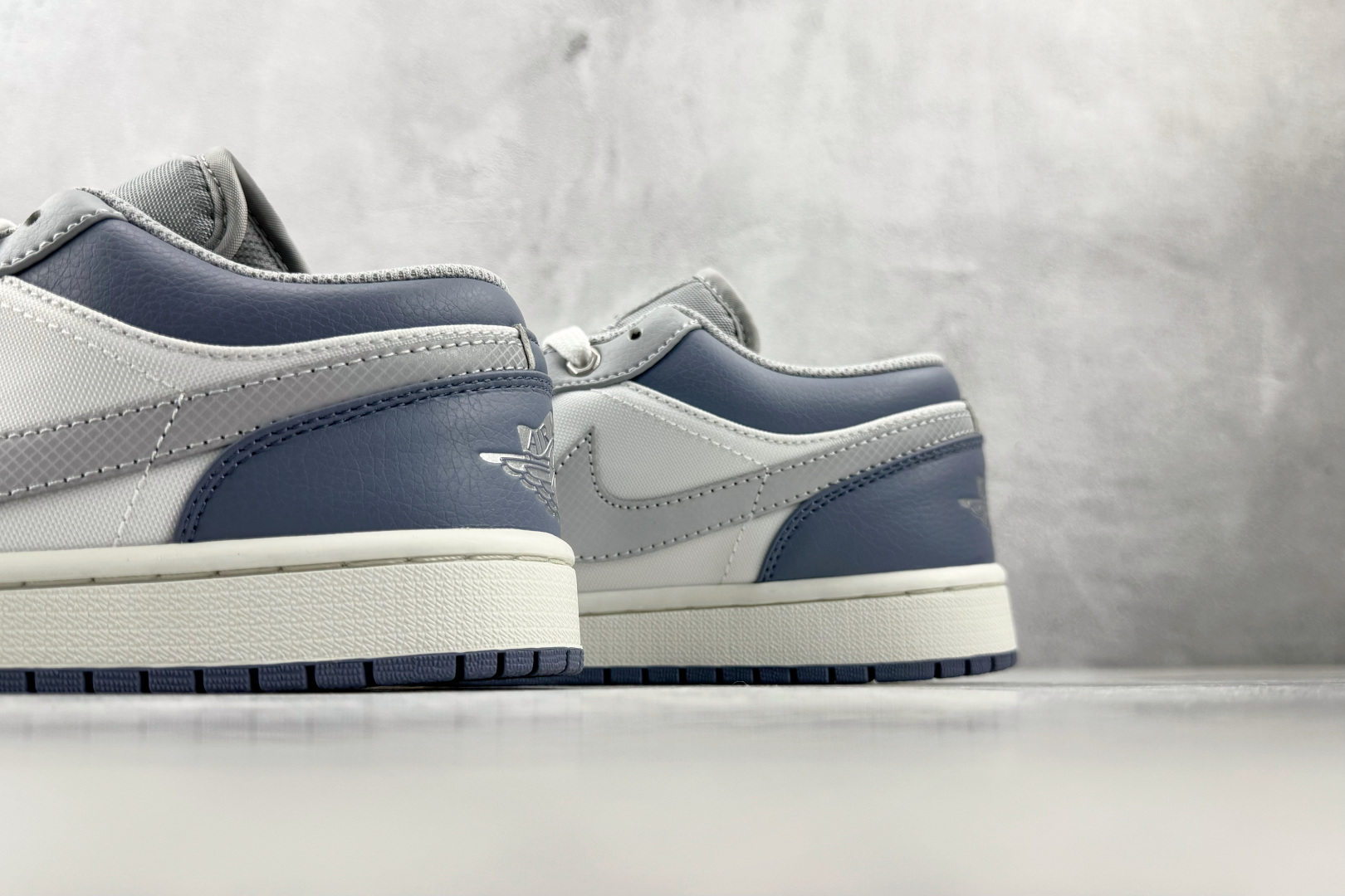 K2 Jordan Air Jordan 1 白银色 货号：IX5003-101 尺码：36 36.5 37.5 38 