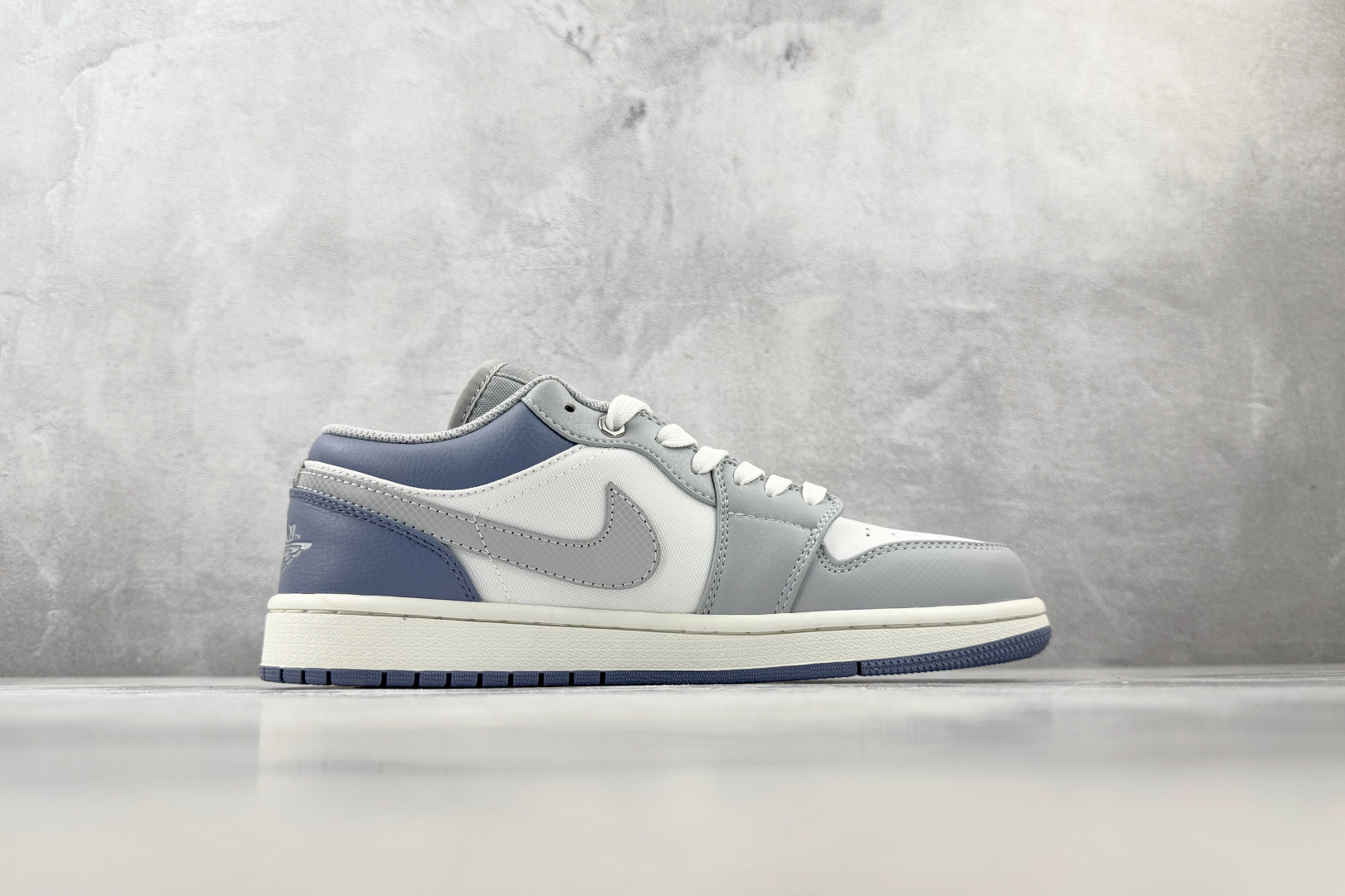K2 Jordan Air Jordan 1 白银色 货号：IX5003-101 尺码：36 36.5 37.5 38 