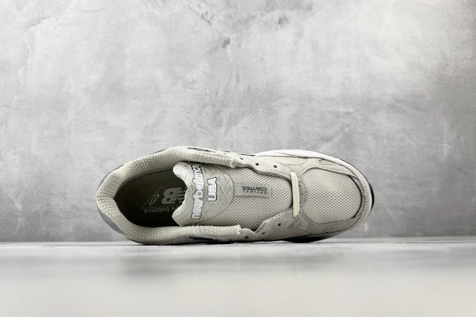 总裁Plus 顶级原版 New Balance × KITH NB 990 V3 米灰 货号:U990KT3 尺码:36 总裁Plus 顶级原版 New Balance × KITH NB 990 V3 米灰 货号:U990KT3 尺码:36
