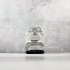 总裁Plus 顶级原版 New Balance × KITH NB 990 V3 米灰 货号:U990KT3 尺码:36 总裁Plus 顶级原版 New Balance × KITH NB 990 V3 米灰 货号:U990KT3 尺码:36