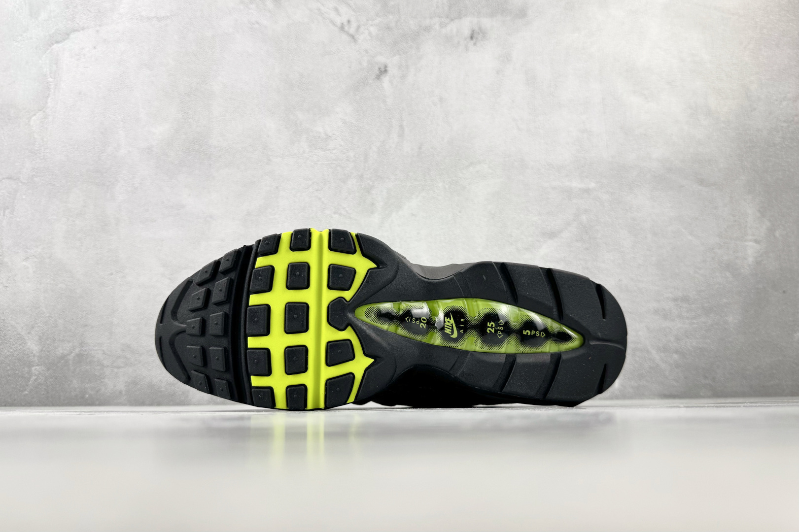 XP平台专供 Nike Air Max 95 Big Bubble "OG" 灰色 货号:HM4740-001 尺码:4 XP平台专供 Nike Air Max 95 Big Bubble "OG" 灰色 货号:HM4740-001 尺码:4