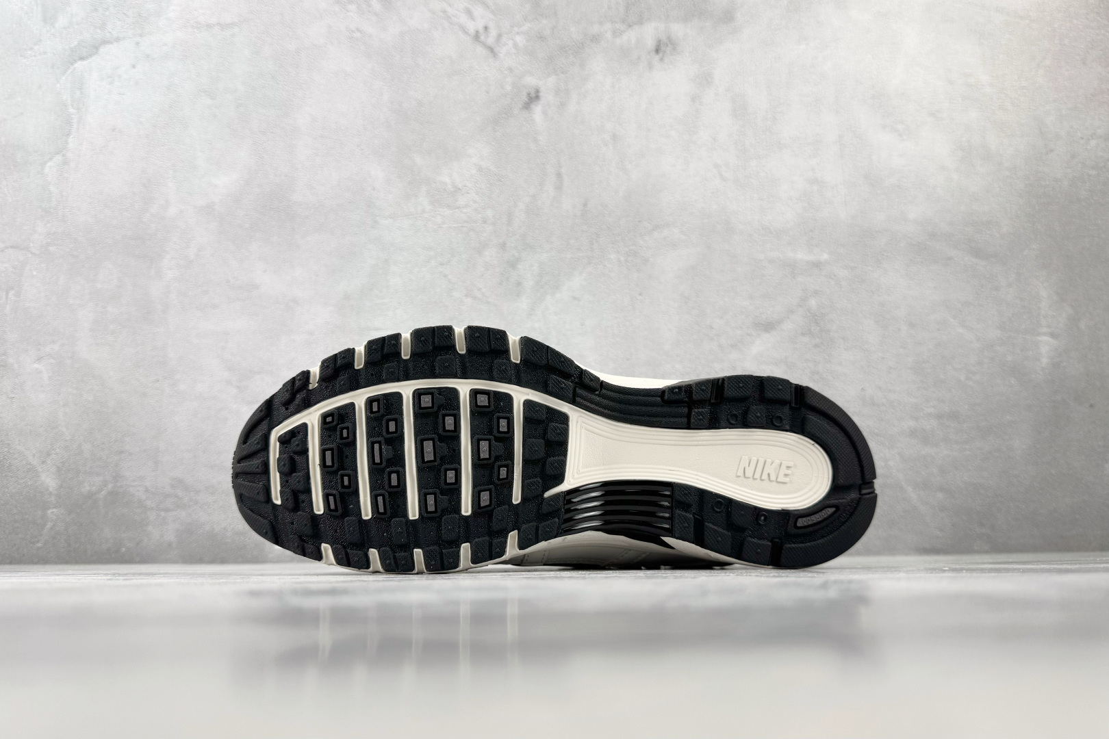 HN Nike P-6000 白色 货号:IO8711-101 尺码:36 36.5 37 38.5 39 40 40. HN Nike P-6000 白色 货号:IO8711-101 尺码:36 36.5 37 38.5 39 40 40.
