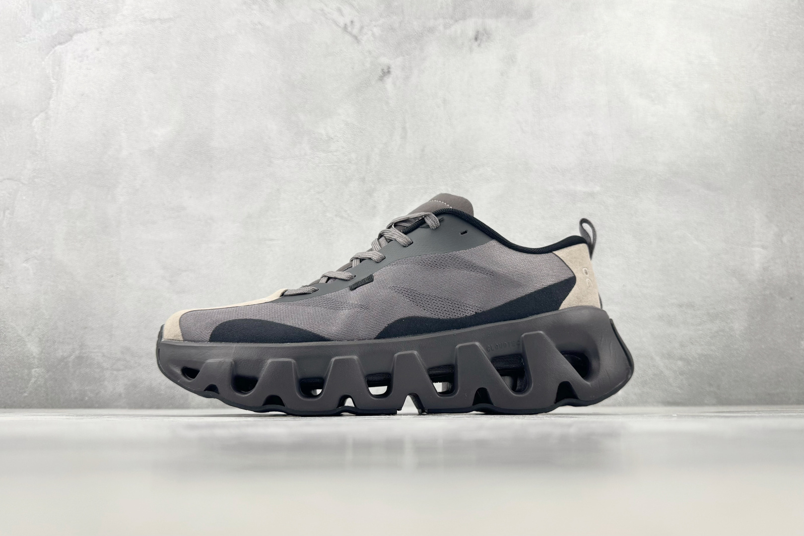HC On × KITH K-Tech 1 黑灰 货号 ：3MG 尺码：36 36.5 37 38.5 39 40 40