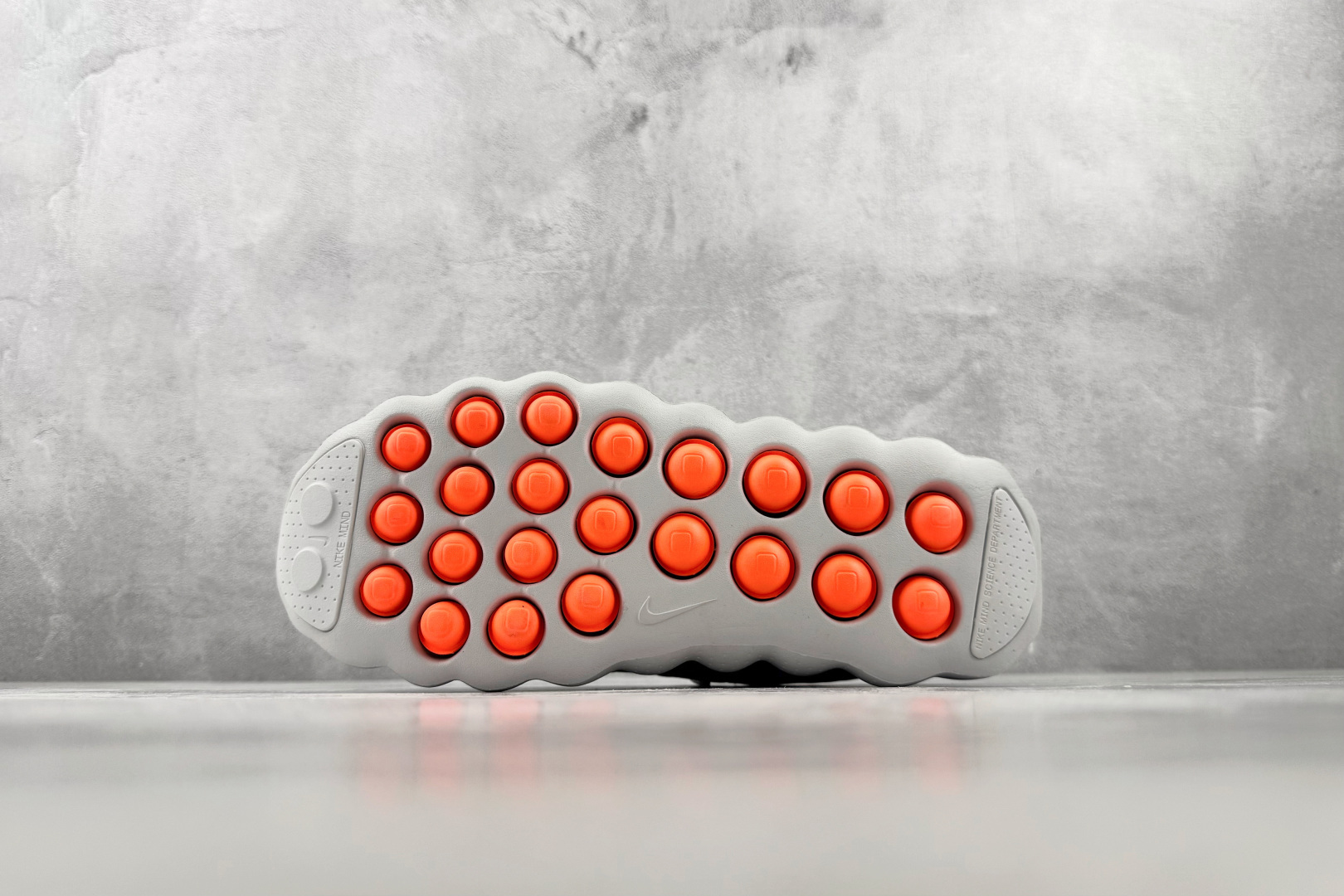 PK Nike Mind 002 灰色 货号：HQ4308-003 尺码：36 36.5 37 38.5 39 40 4