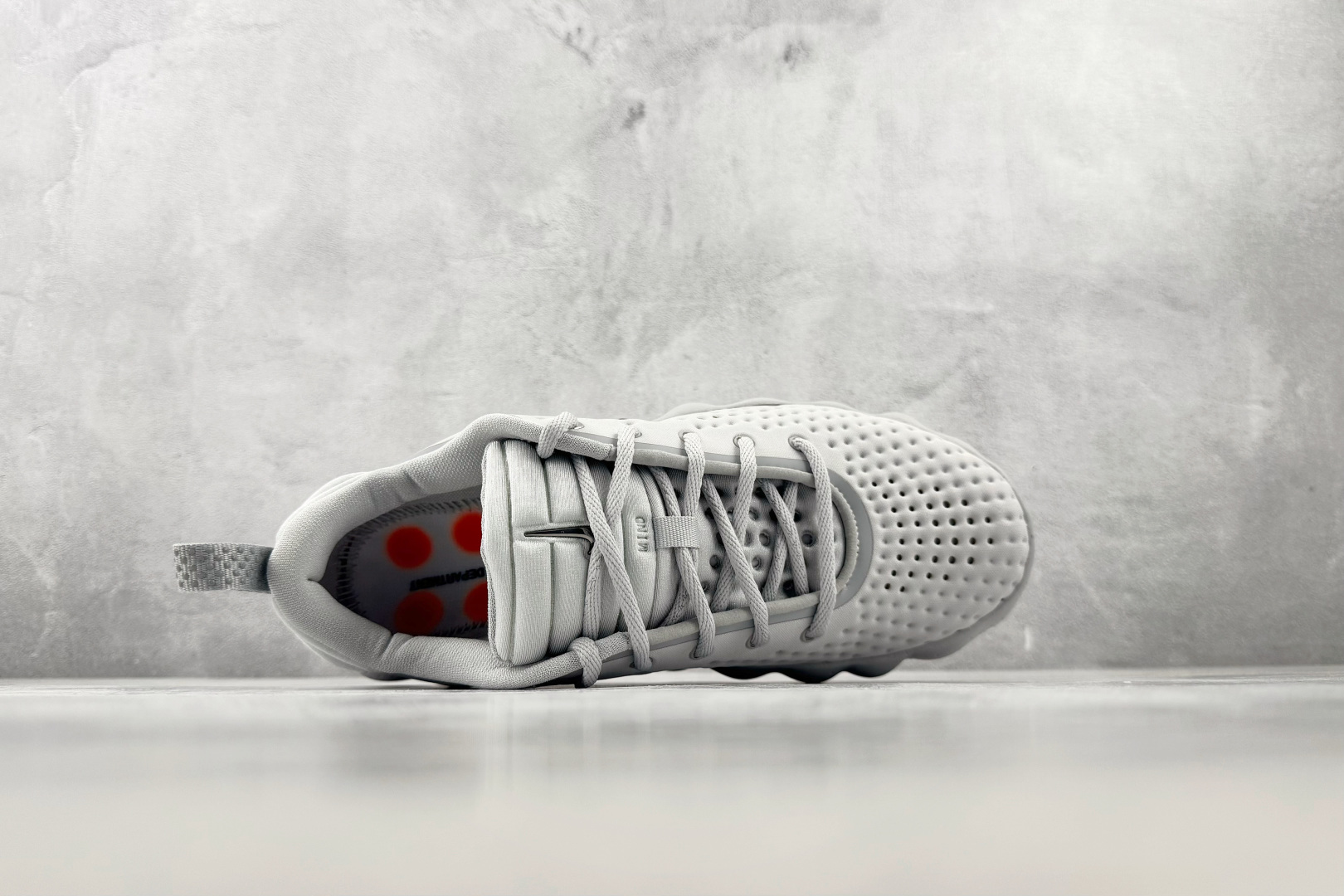 PK Nike Mind 002 灰色 货号：HQ4308-003 尺码：36 36.5 37 38.5 39 40 4