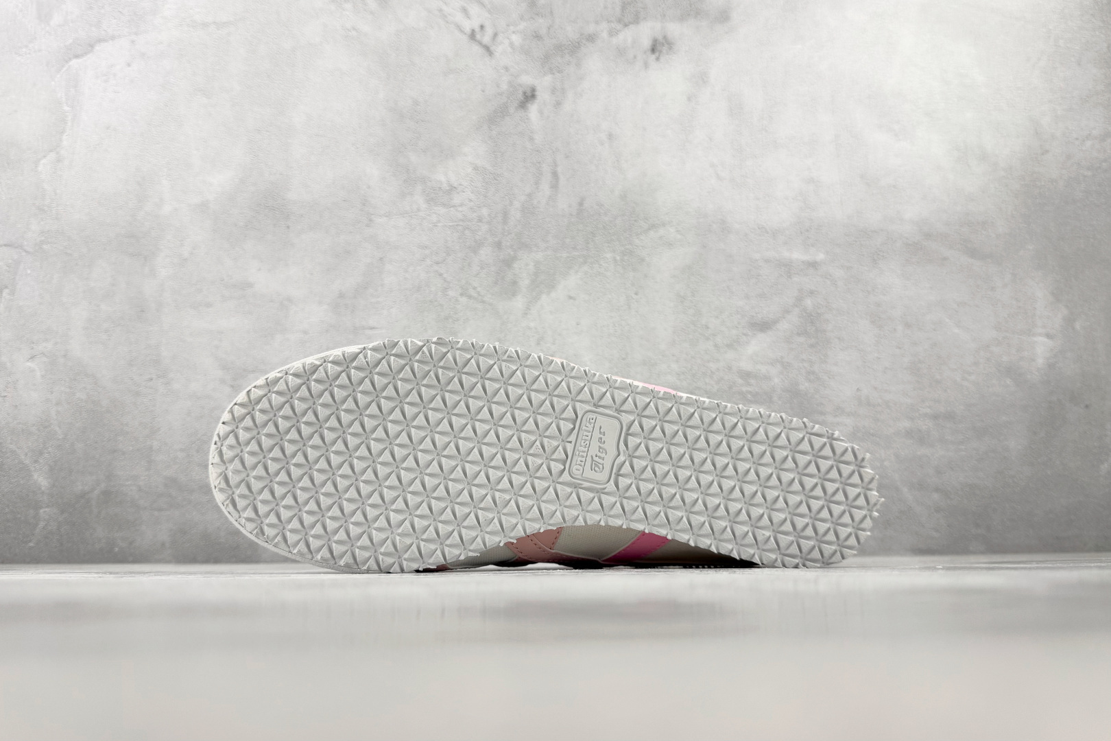OT 头层  Onitsuka Tiger鬼塚虎 MEXICO 66 SLIP-ON 白粉 货号：1183A360-13