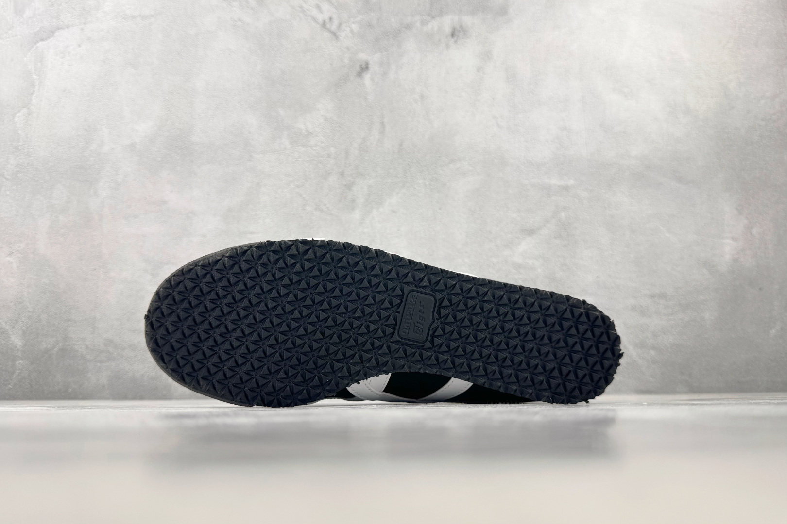 OT 头层 Onitsuka Tiger鬼塚虎 MEXICO 66 白黑 货号:1183B497 001 尺码:35 OT 头层 Onitsuka Tiger鬼塚虎 MEXICO 66 白黑 货号:1183B497 001 尺码:35