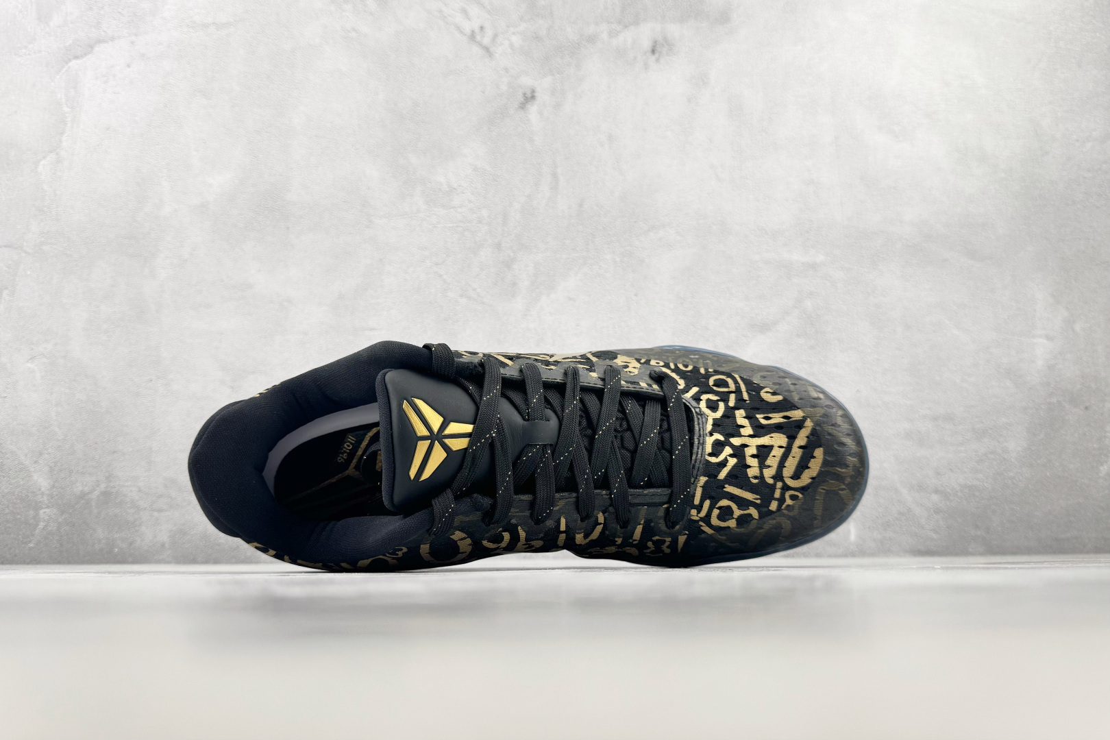 S2 Nike Kobe 11 Protro 黑金 货号：IU4902-900 尺码：40.5 41 42 42.5 4