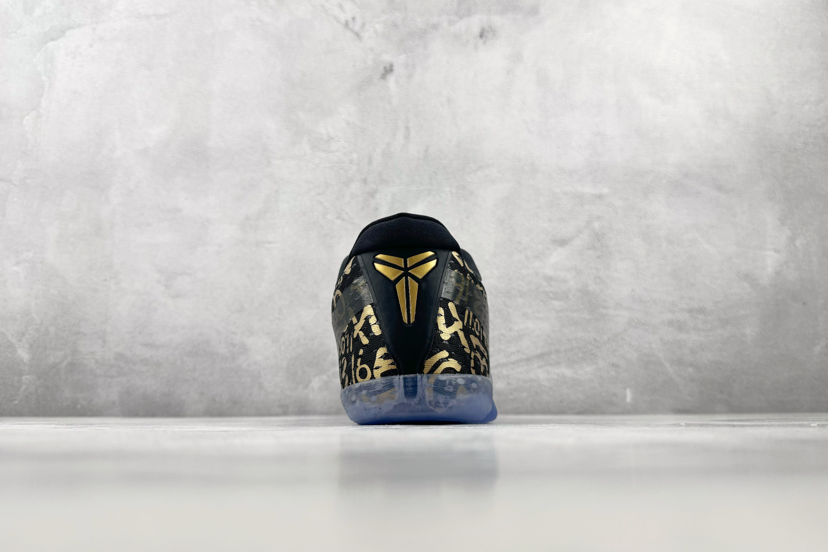 S2 Nike Kobe 11 Protro 黑金 货号：IU4902-900 尺码：40.5 41 42 42.5 4