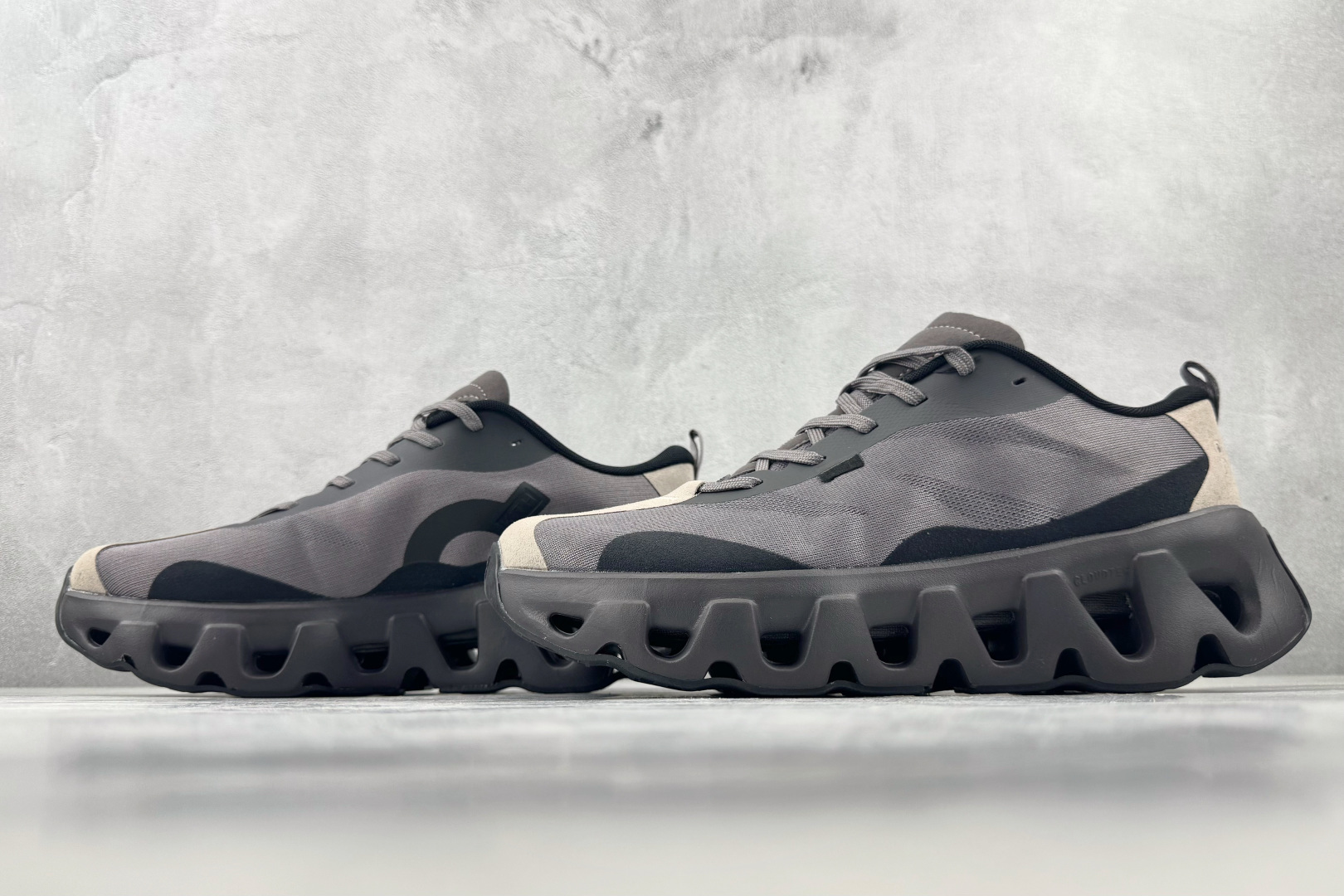 HC On × KITH K-Tech 1 黑灰 货号 ：3MG 尺码：36 36.5 37 38.5 39 40 40
