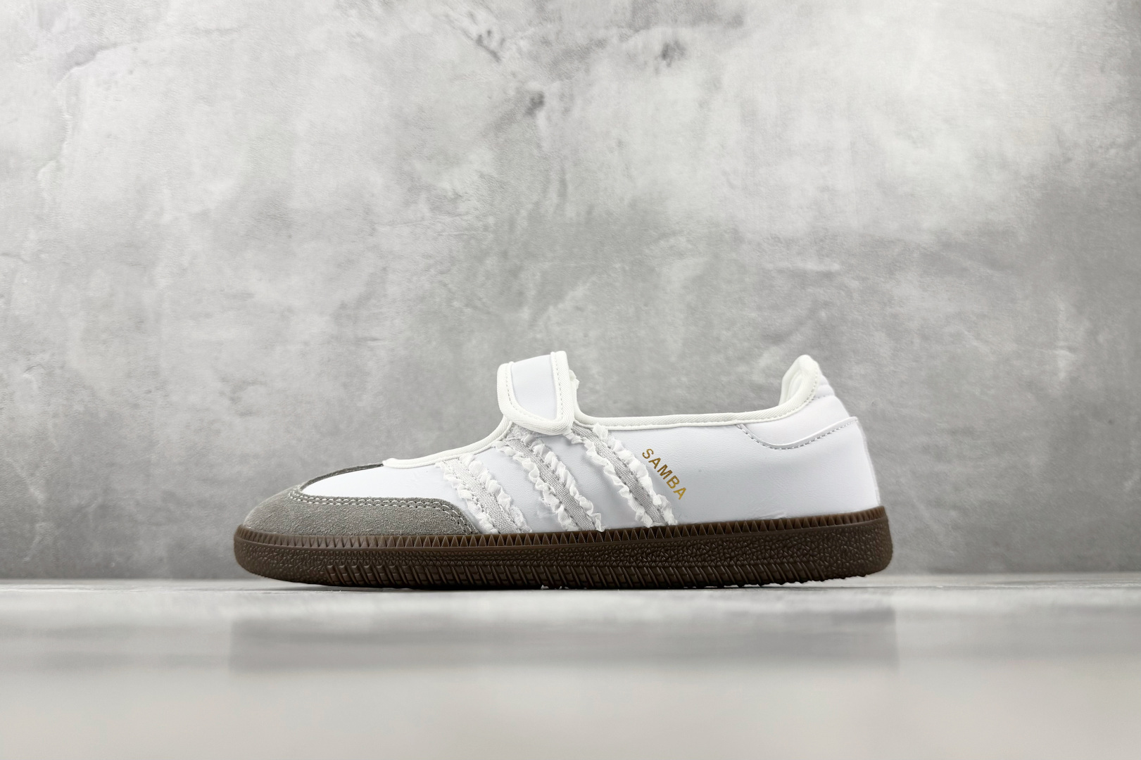 R 版出口订单 adidas originals Samba 白色 货号:KZ6692 尺码:35.5 36 36.5 R 版出口订单 adidas originals Samba 白色 货号:KZ6692 尺码:35.5 36 36.5