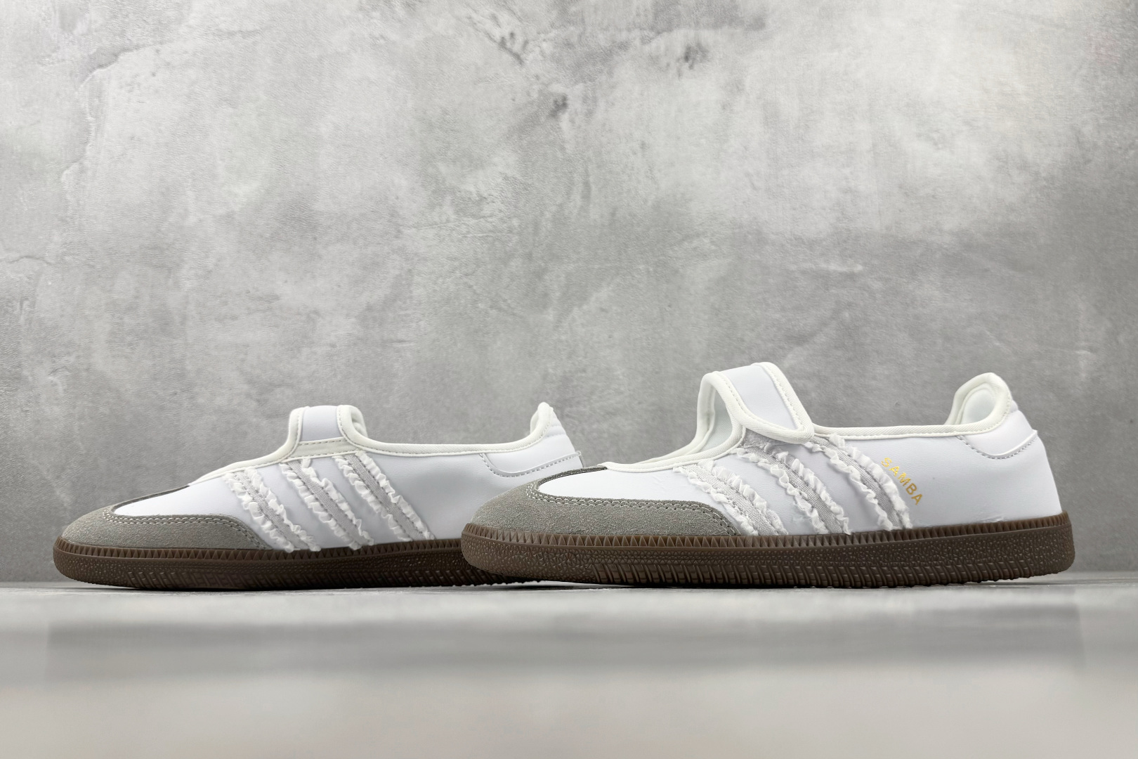R 版出口订单 adidas originals Samba 白色 货号:KZ6692 尺码:35.5 36 36.5 R 版出口订单 adidas originals Samba 白色 货号:KZ6692 尺码:35.5 36 36.5