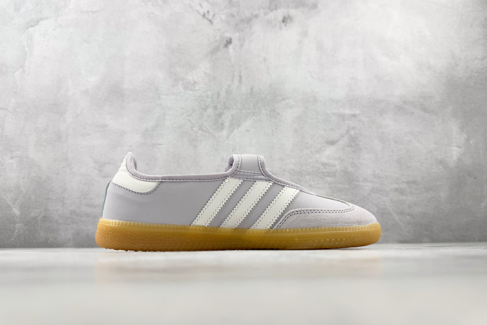 R 版出口订单 adidas originals Samba Jane 淡紫白 货号:KK2476 尺码:35.5 36 R 版出口订单 adidas originals Samba Jane 淡紫白 货号:KK2476 尺码:35.5 36