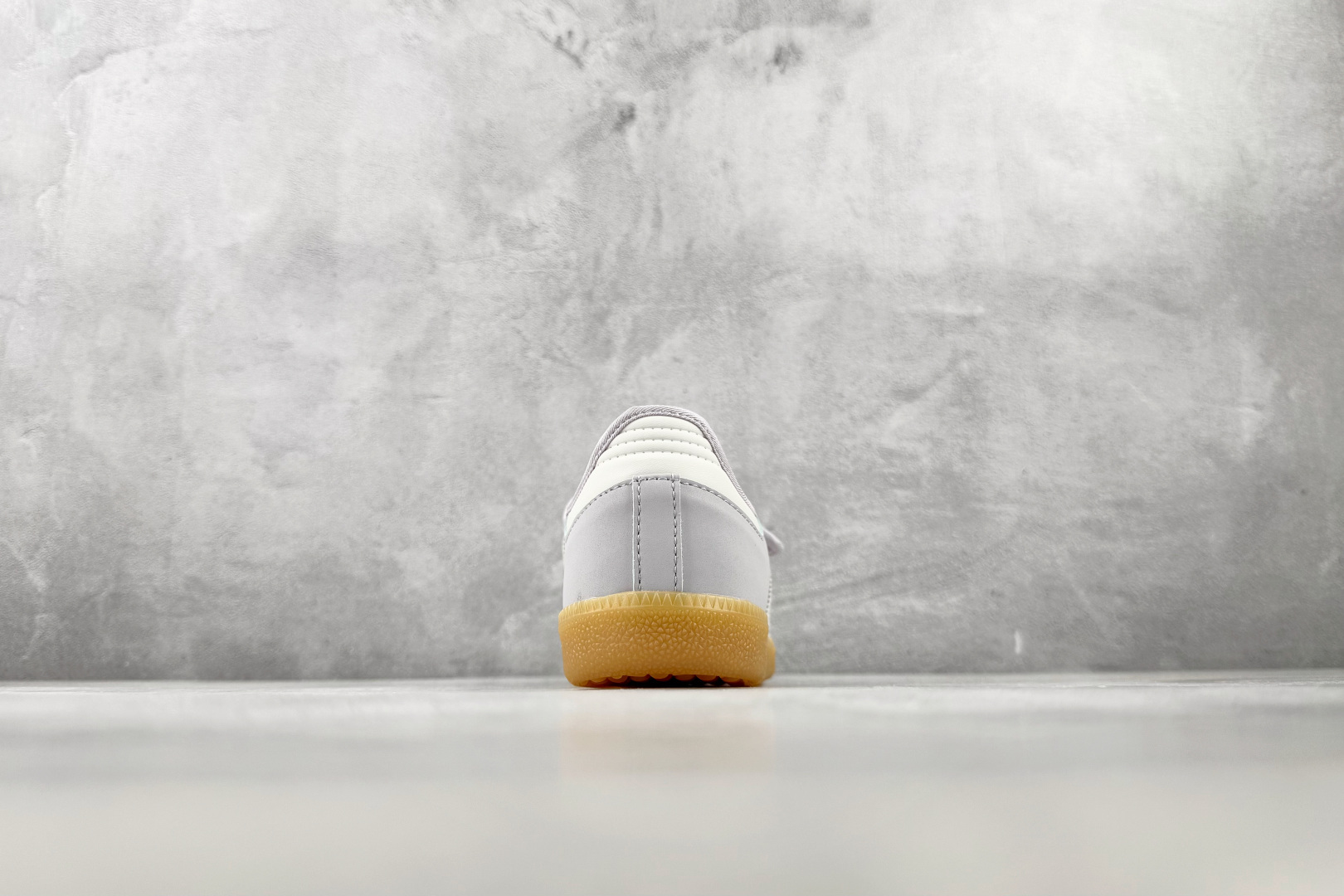 R 版出口订单 adidas originals Samba Jane 淡紫白 货号:KK2476 尺码:35.5 36 R 版出口订单 adidas originals Samba Jane 淡紫白 货号:KK2476 尺码:35.5 36