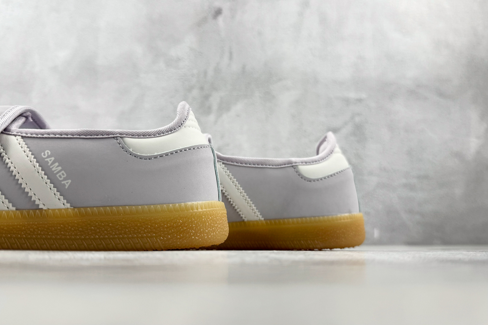R 版出口订单 adidas originals Samba Jane 淡紫白 货号:KK2476 尺码:35.5 36 R 版出口订单 adidas originals Samba Jane 淡紫白 货号:KK2476 尺码:35.5 36