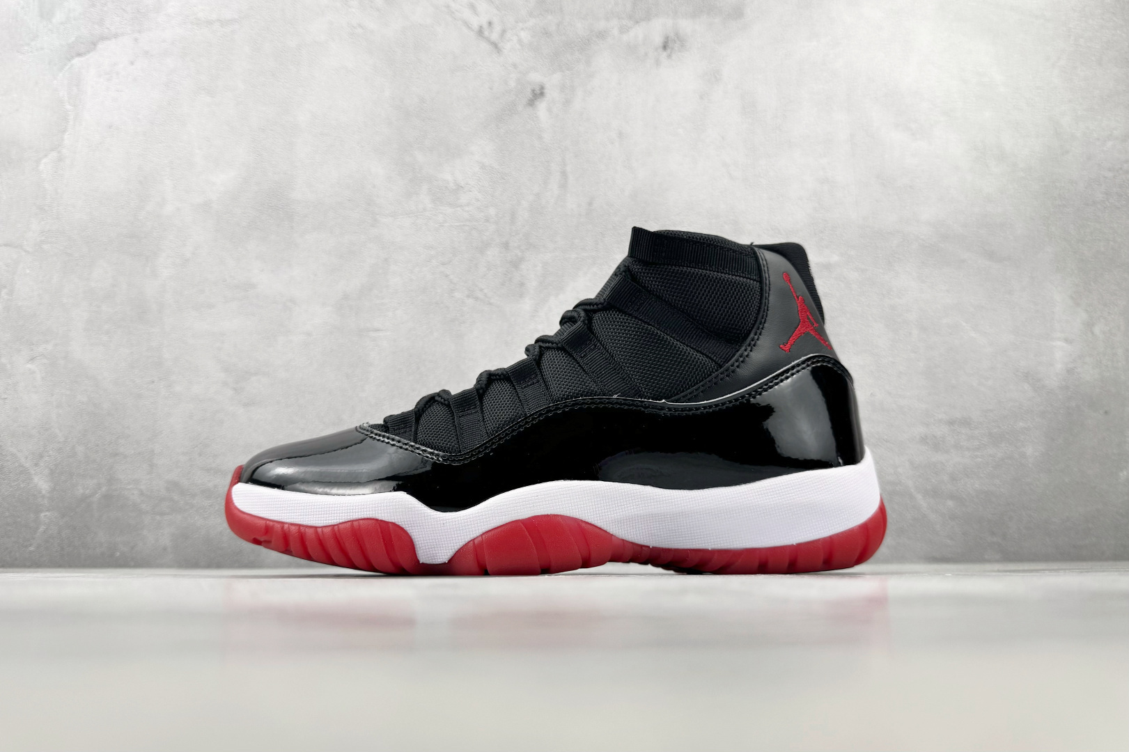 OV Jordan Air Jordan 11 bred 黑红白 货号：-061 尺码：40 40.5 41 42 42