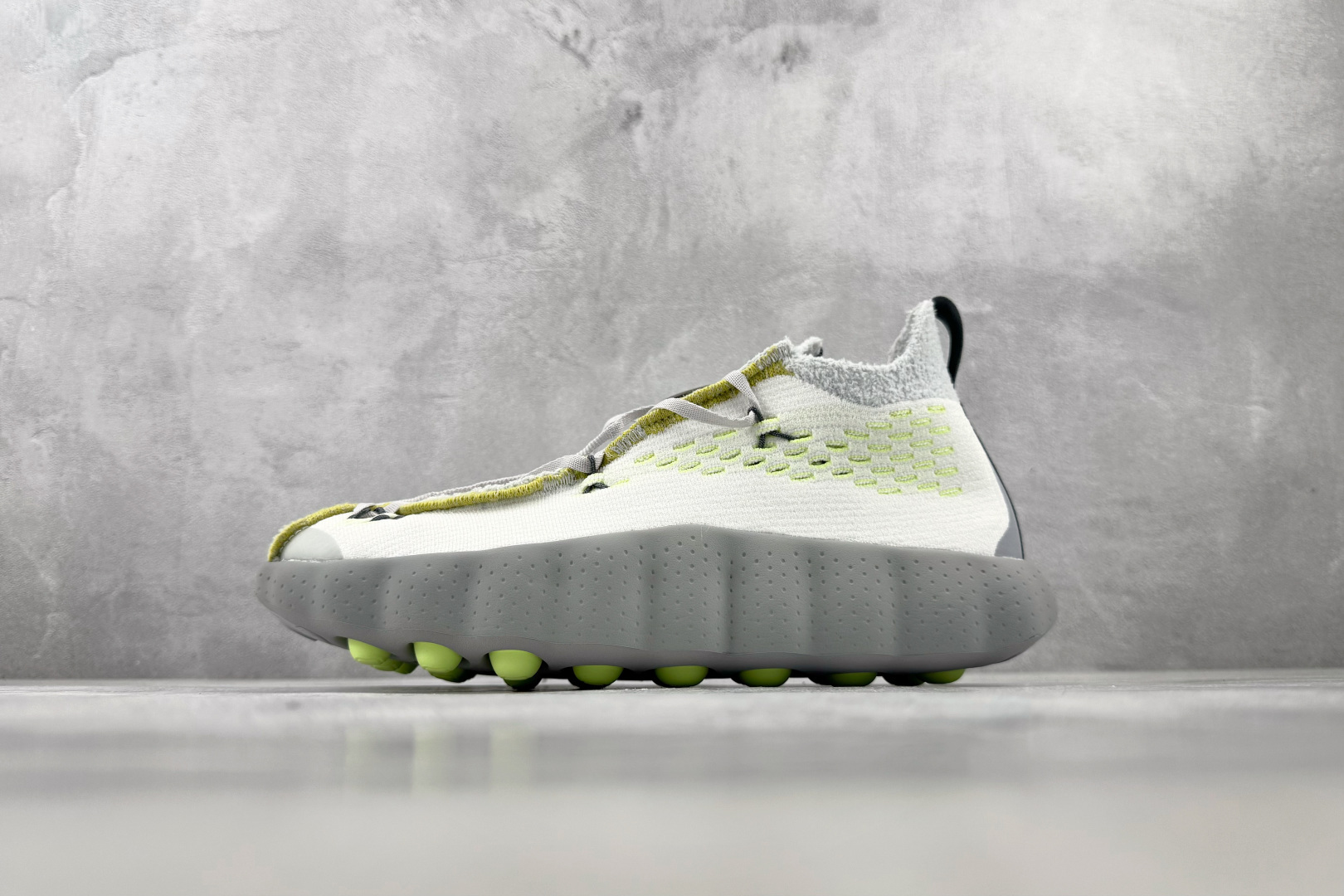LJ渠道 Nike Mind 002 Flyknit 白灰 货号：IR2176-100 尺码：36 36.5 37.5 