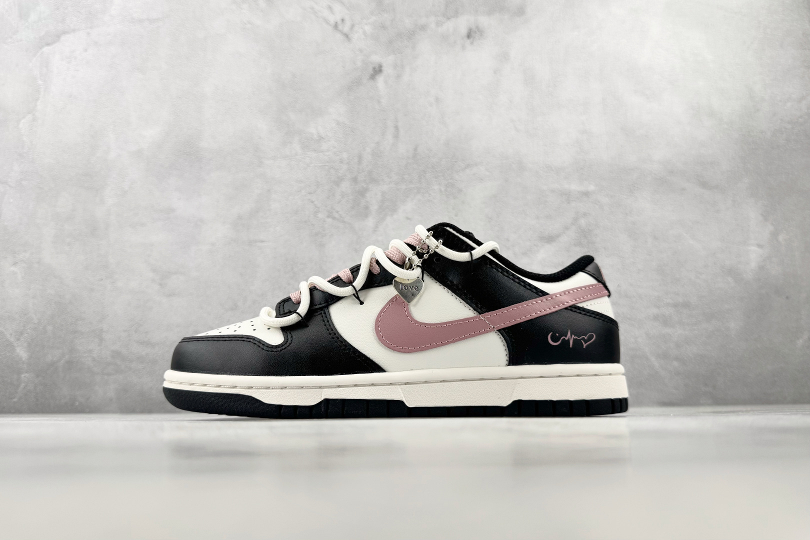 YC Nike Dunk Low 月下玫瑰 黑粉 货号：CW1590 100 尺码：35.5 36 36.5 37.5 