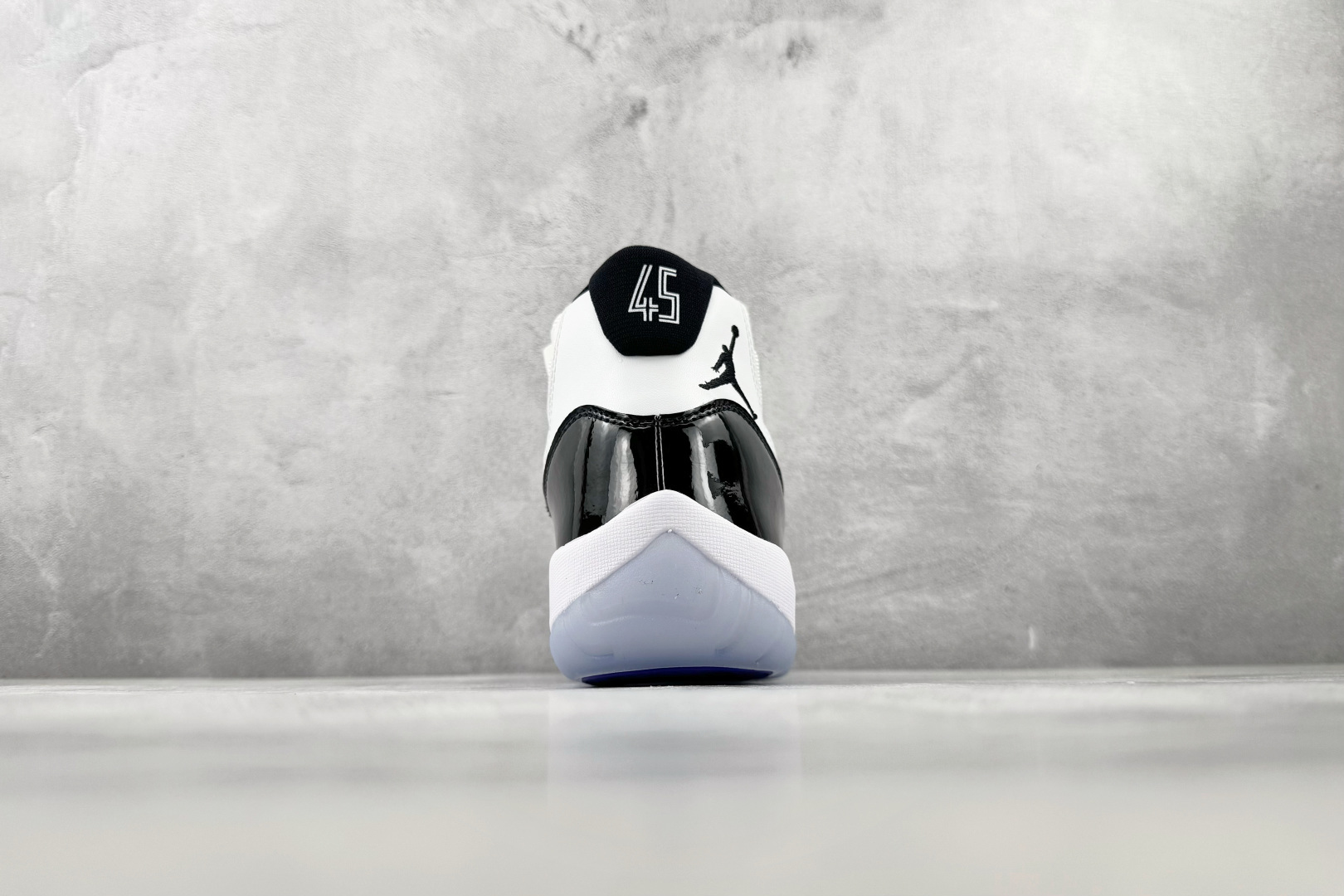 OV Jordan Air Jordan 11 concord OG 黑白 货号:-100 尺码:40 40.5 41 OV Jordan Air Jordan 11 concord OG 黑白 货号:-100 尺码:40 40.5 41