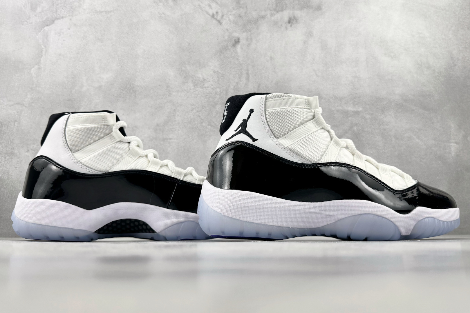 OV Jordan Air Jordan 11 concord OG 黑白 货号:-100 尺码:40 40.5 41 OV Jordan Air Jordan 11 concord OG 黑白 货号:-100 尺码:40 40.5 41