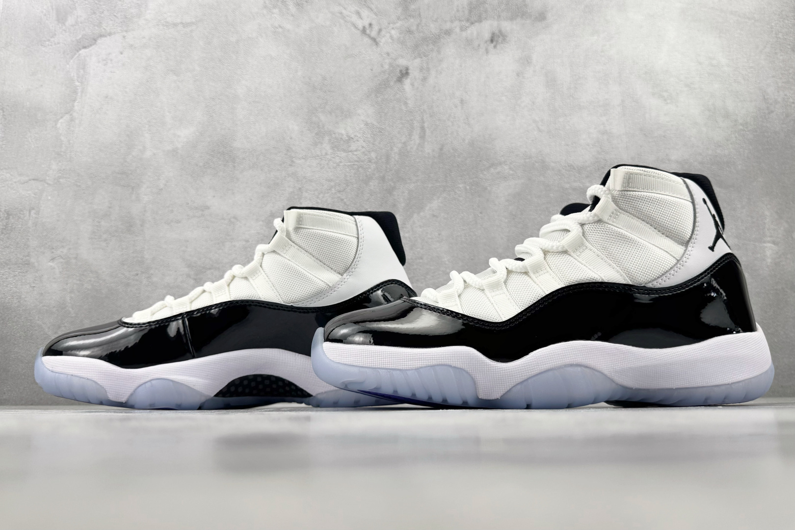 OV Jordan Air Jordan 11 concord OG 黑白 货号:-100 尺码:40 40.5 41 OV Jordan Air Jordan 11 concord OG 黑白 货号:-100 尺码:40 40.5 41