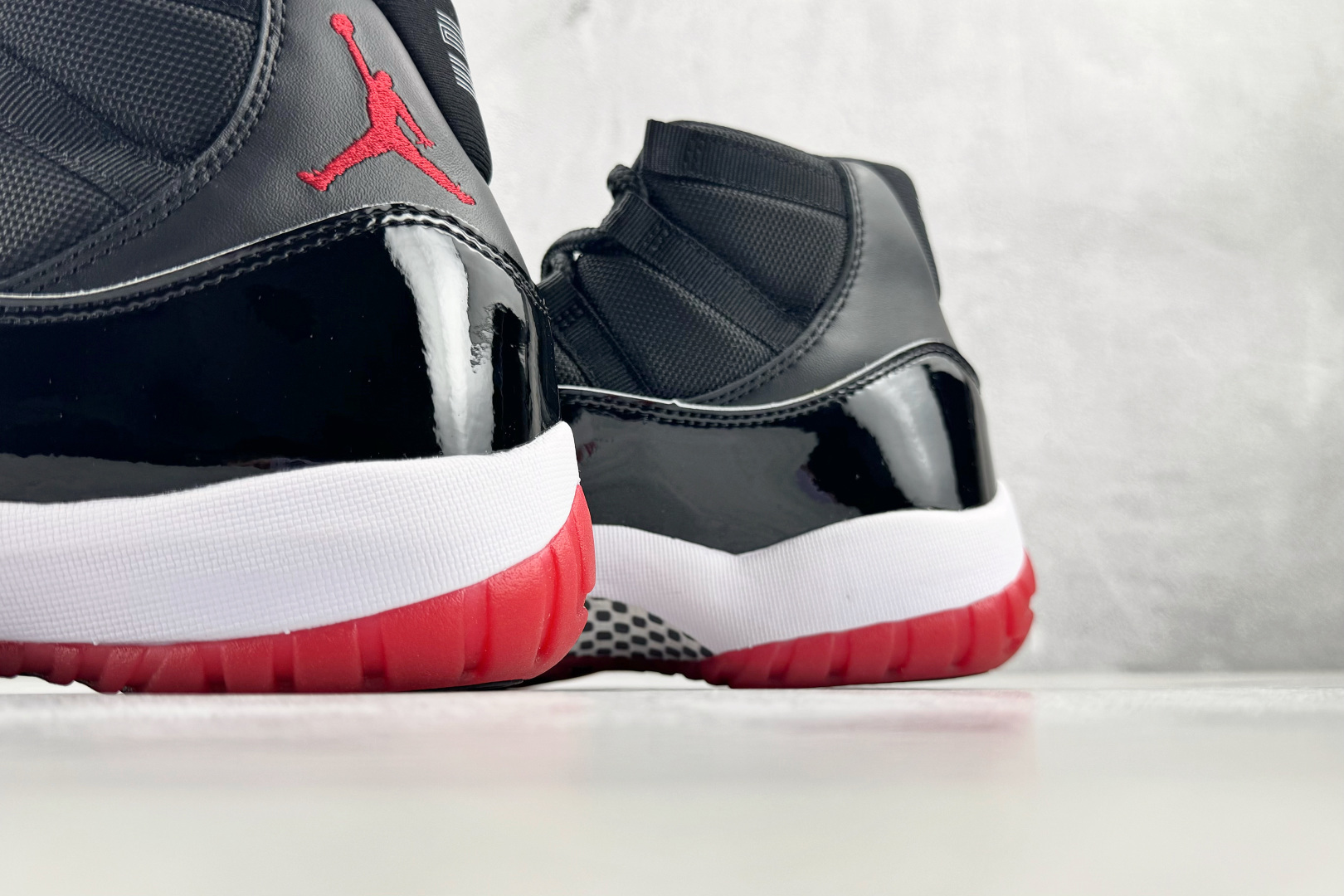 OV Jordan Air Jordan 11 bred 黑红白 货号：-061 尺码：40 40.5 41 42 42