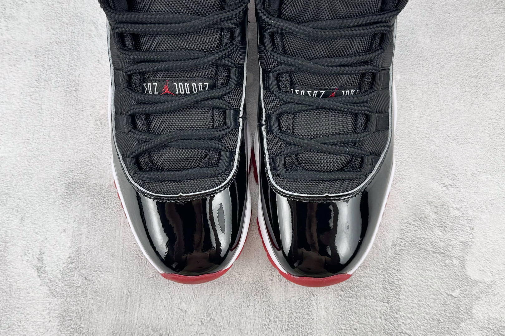 OV Jordan Air Jordan 11 bred 黑红白 货号：-061 尺码：40 40.5 41 42 42