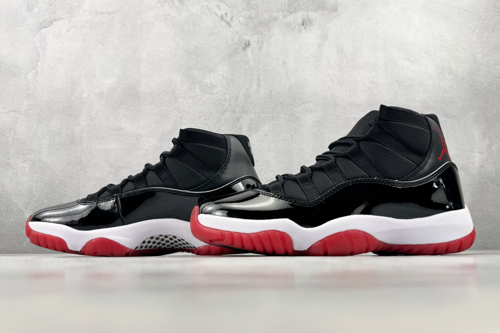 OV Jordan Air Jordan 11 bred 黑红白 货号：-061 尺码：40 40.5 41 42 42