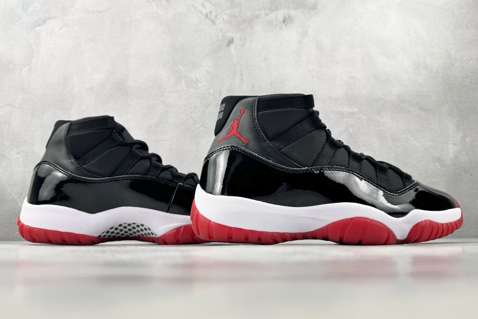 OV Jordan Air Jordan 11 bred 黑红白 货号：-061 尺码：40 40.5 41 42 42