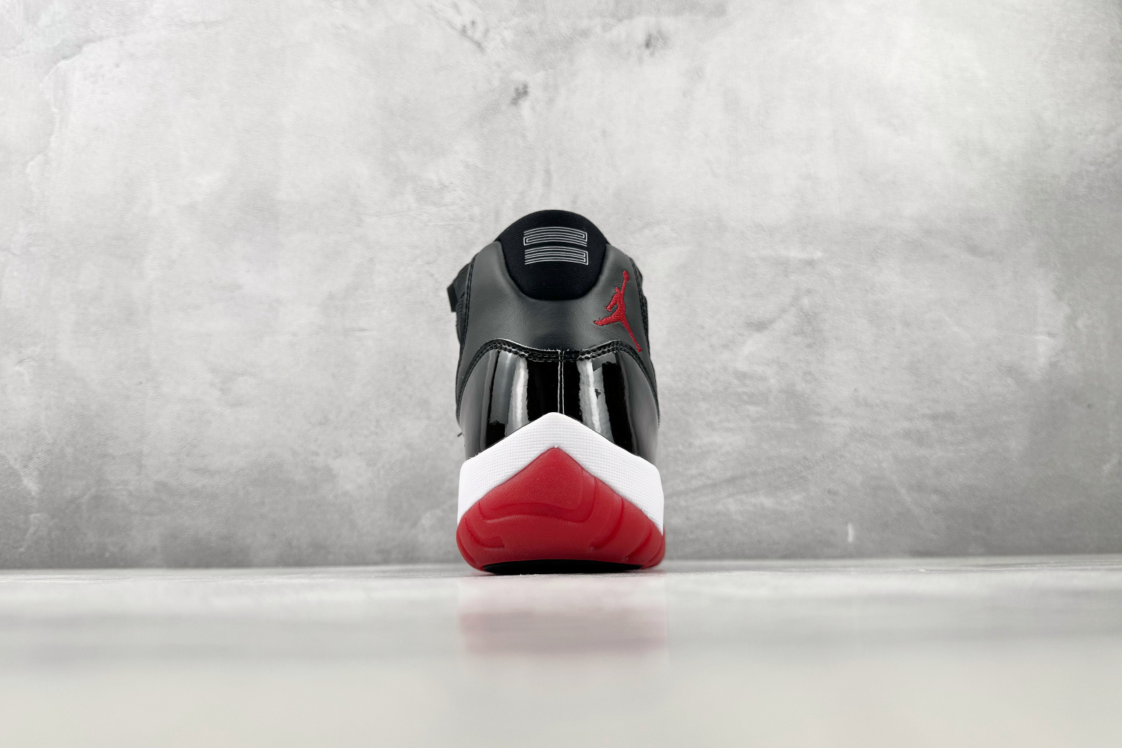 OV Jordan Air Jordan 11 bred 黑红白 货号：-061 尺码：40 40.5 41 42 42