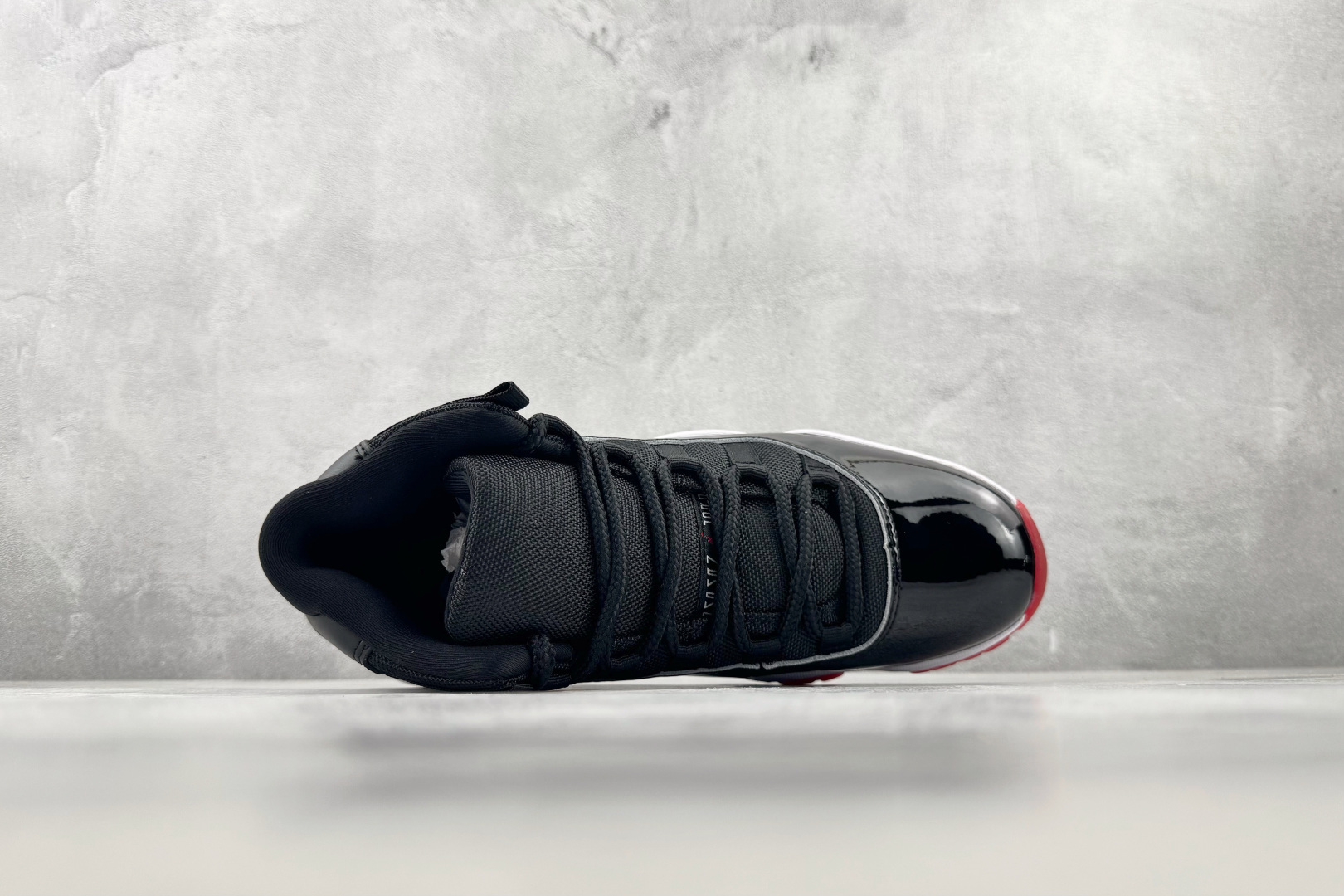 OV Jordan Air Jordan 11 bred 黑红白 货号：-061 尺码：40 40.5 41 42 42