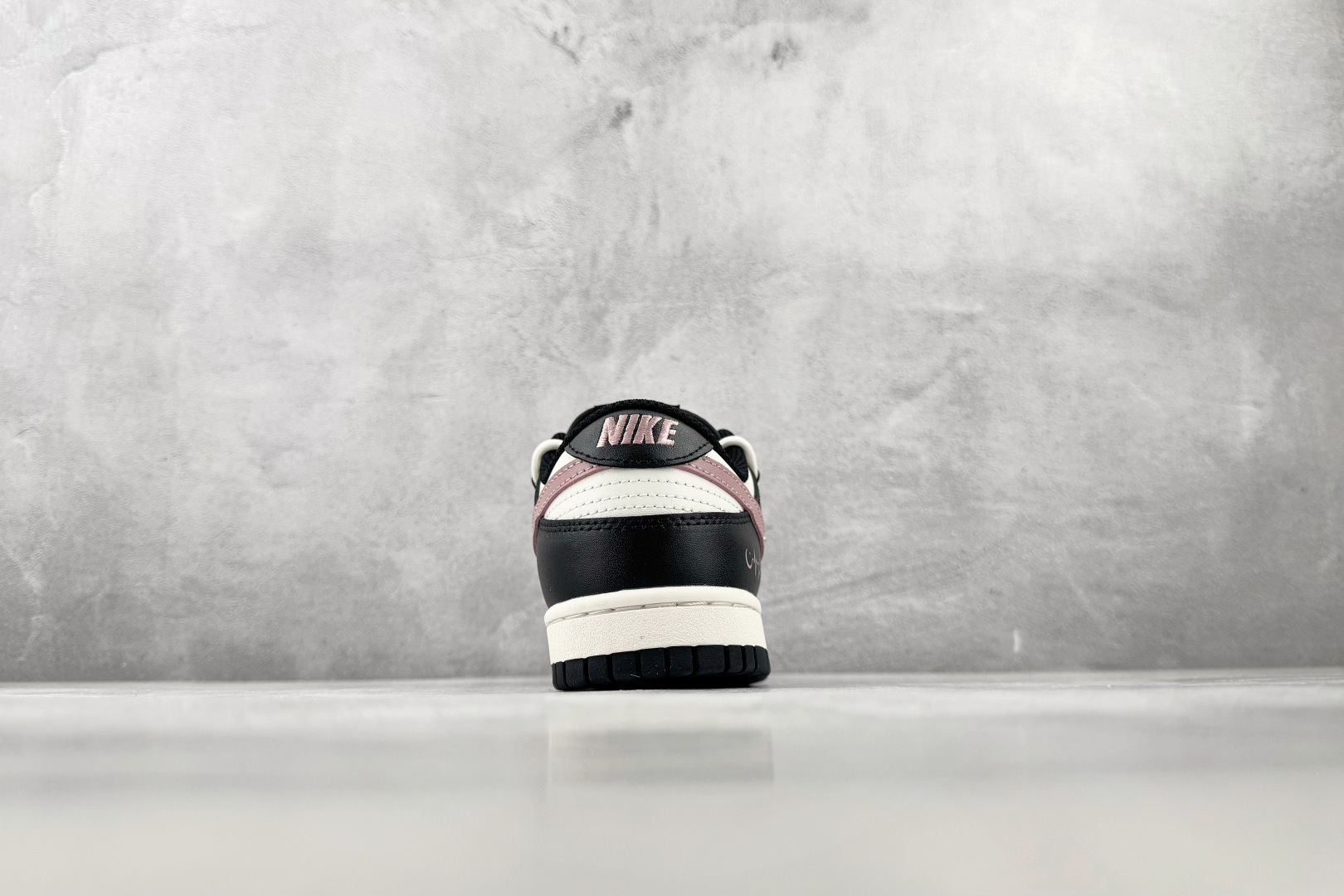 YC Nike Dunk Low 月下玫瑰 黑粉 货号：CW1590 100 尺码：35.5 36 36.5 37.5 