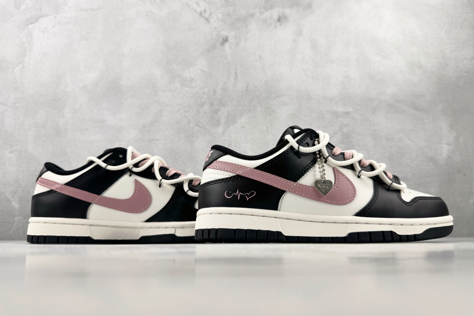 YC Nike Dunk Low 月下玫瑰 黑粉 货号：CW1590 100 尺码：35.5 36 36.5 37.5 