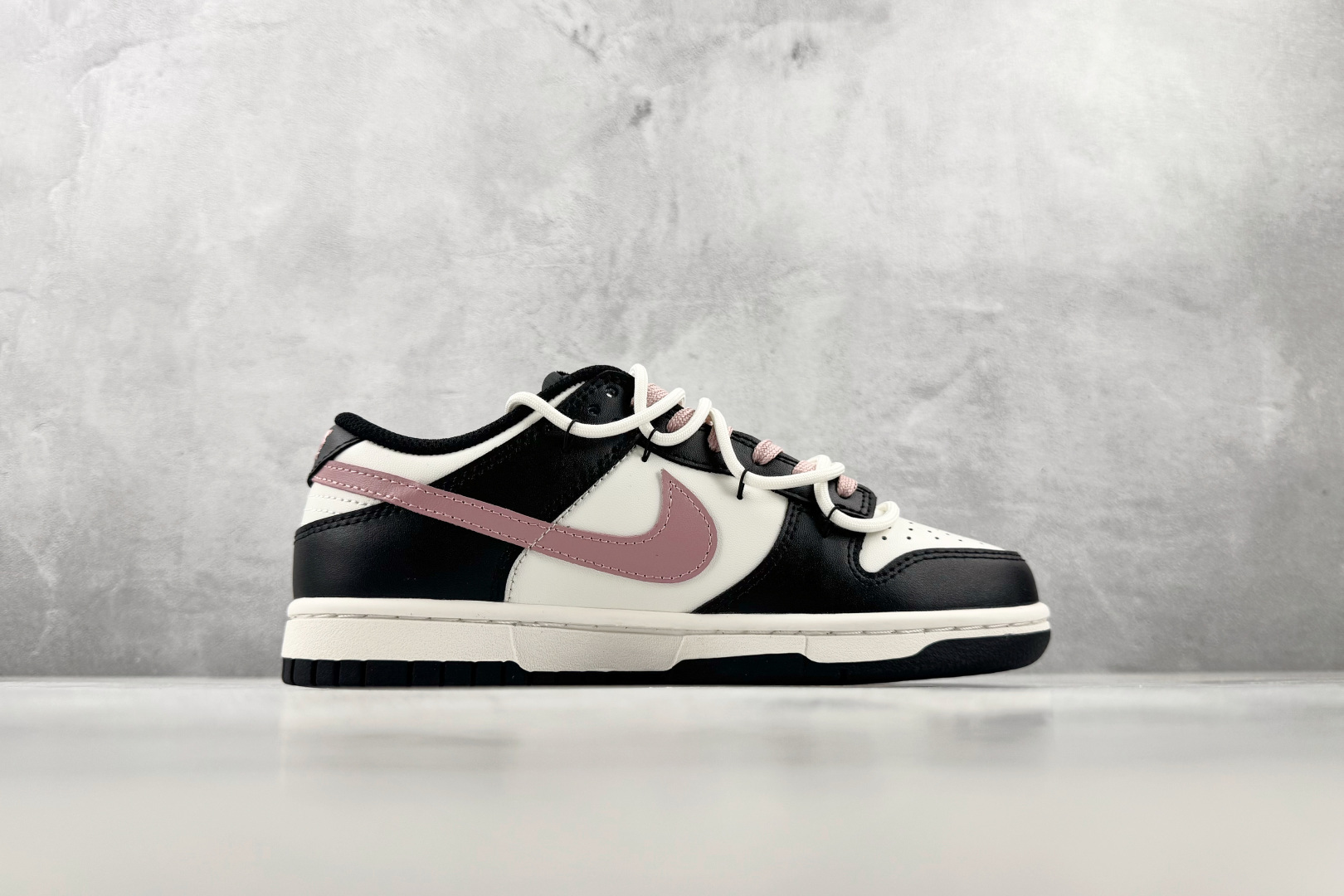 YC Nike Dunk Low 月下玫瑰 黑粉 货号：CW1590 100 尺码：35.5 36 36.5 37.5 