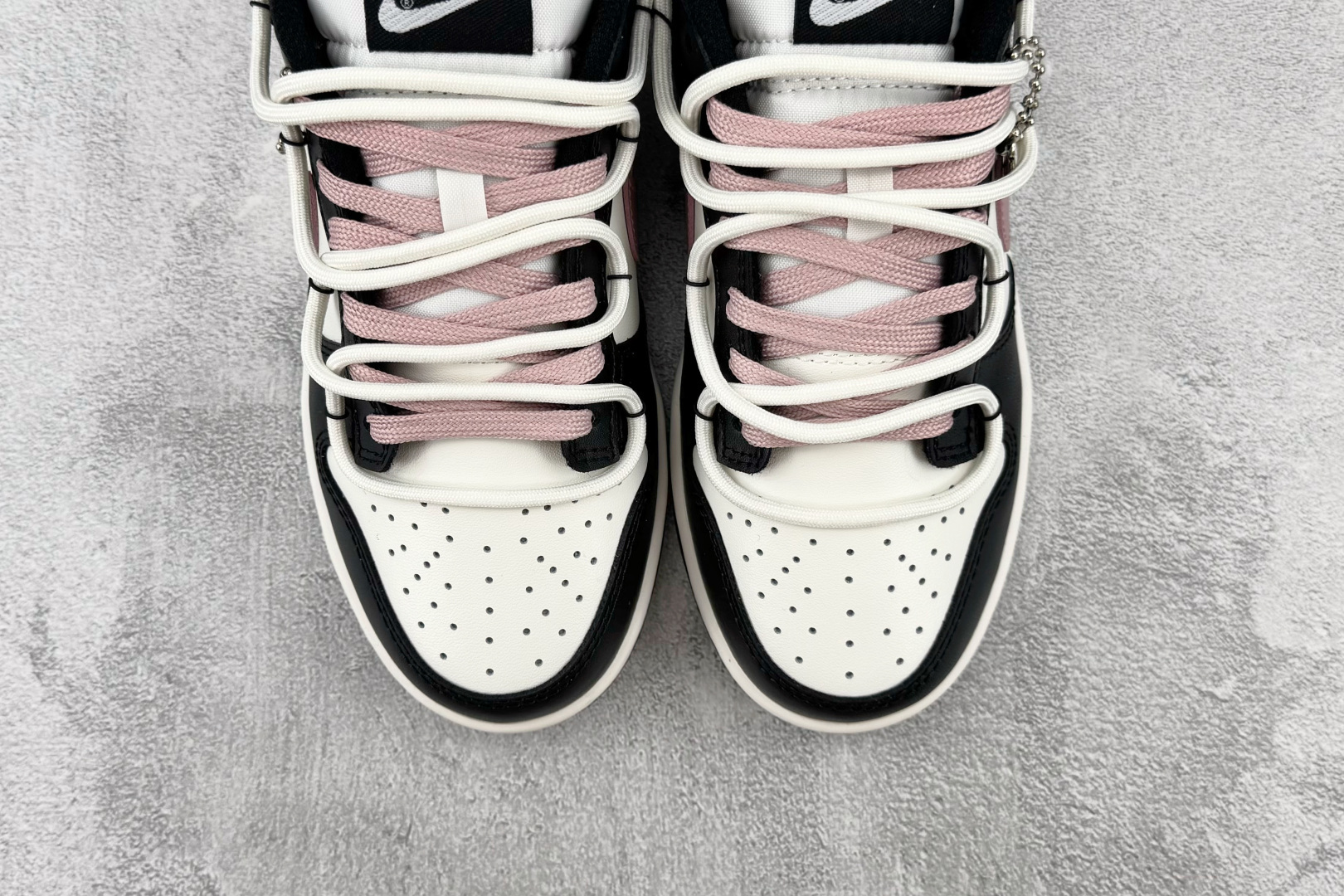 YC Nike Dunk Low 月下玫瑰 黑粉 货号：CW1590 100 尺码：35.5 36 36.5 37.5 