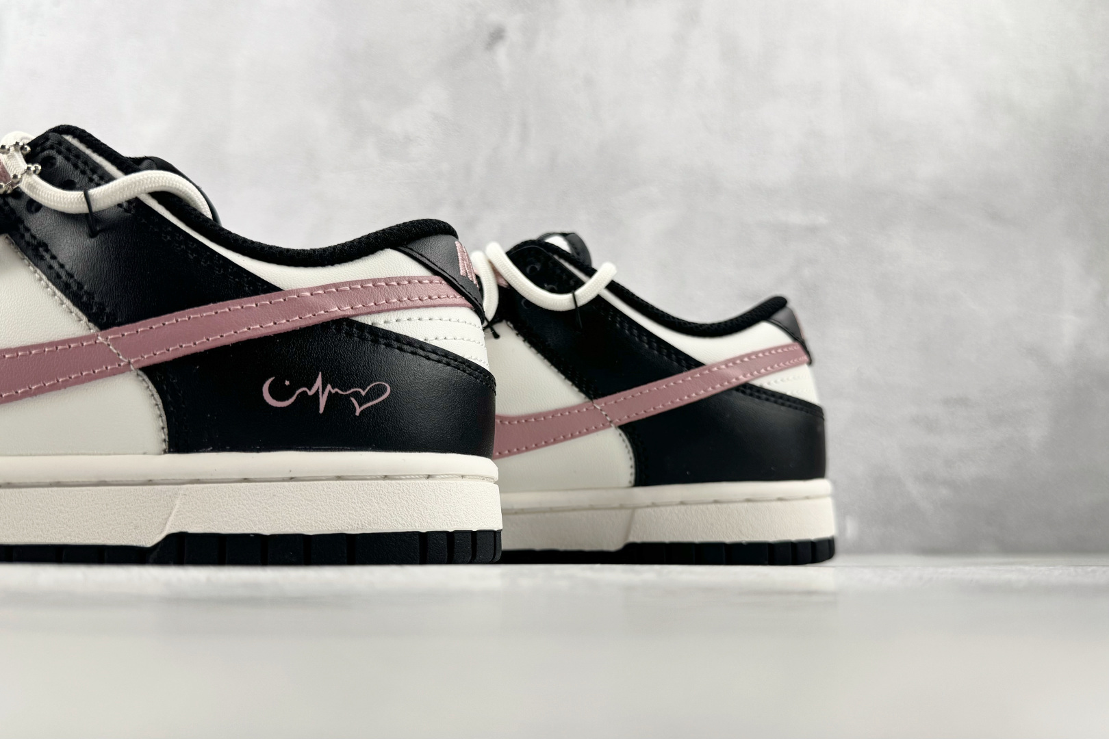 YC Nike Dunk Low 月下玫瑰 黑粉 货号：CW1590 100 尺码：35.5 36 36.5 37.5 