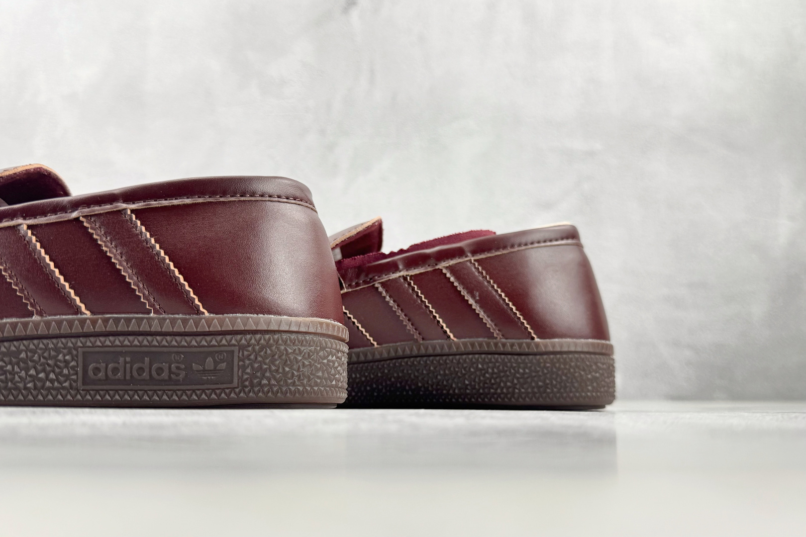 R 版出口订单 adidas originals Handball Spezial 系列 深棕色 货号：KJ5787 尺