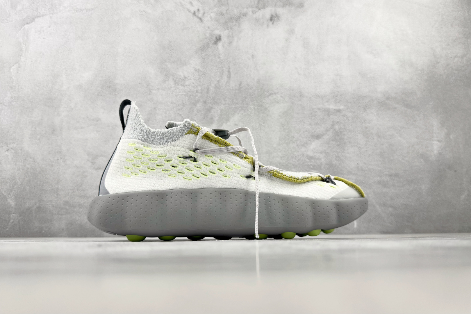 LJ渠道 Nike Mind 002 Flyknit 白灰 货号：IR2176-100 尺码：36 36.5 37.5 